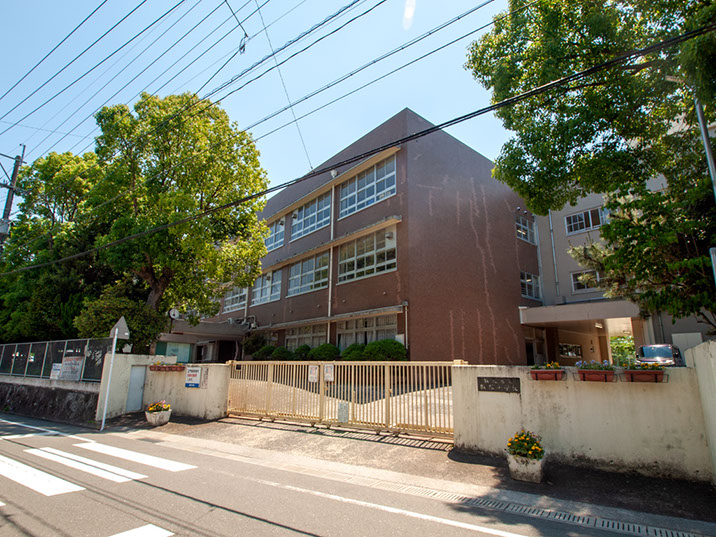 飯塚小学校