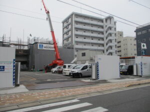 ルグラン飯塚3階墨出_足場せり上げ5月18日